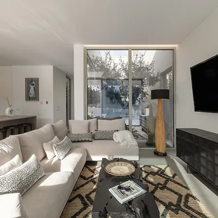 Lagoon 56 Deluxe Villa